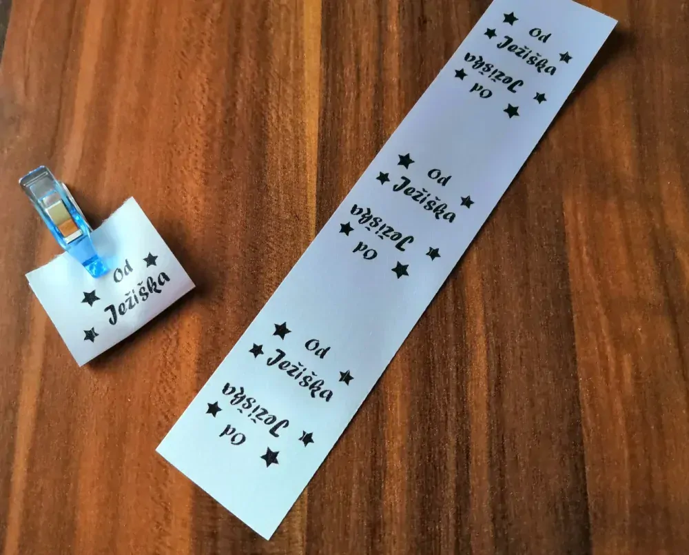 Saténové textilní etikety - Veselé Vánoce