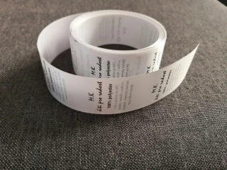 Textilní saténové etikety s Vaším logem 30x50 mm - písemný popis